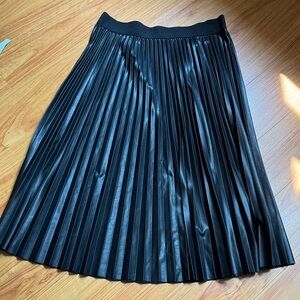 NWOT Joe Fresh Medium Black Faux Leather Pleated Skirt